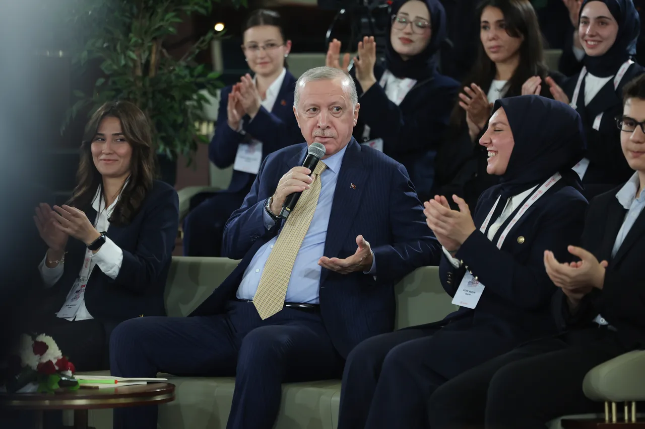 Cumhurbaşkanı Erdoğan gençlerle buluştu! Dünya Kupası ve basketbol sözleri dikkat çekti