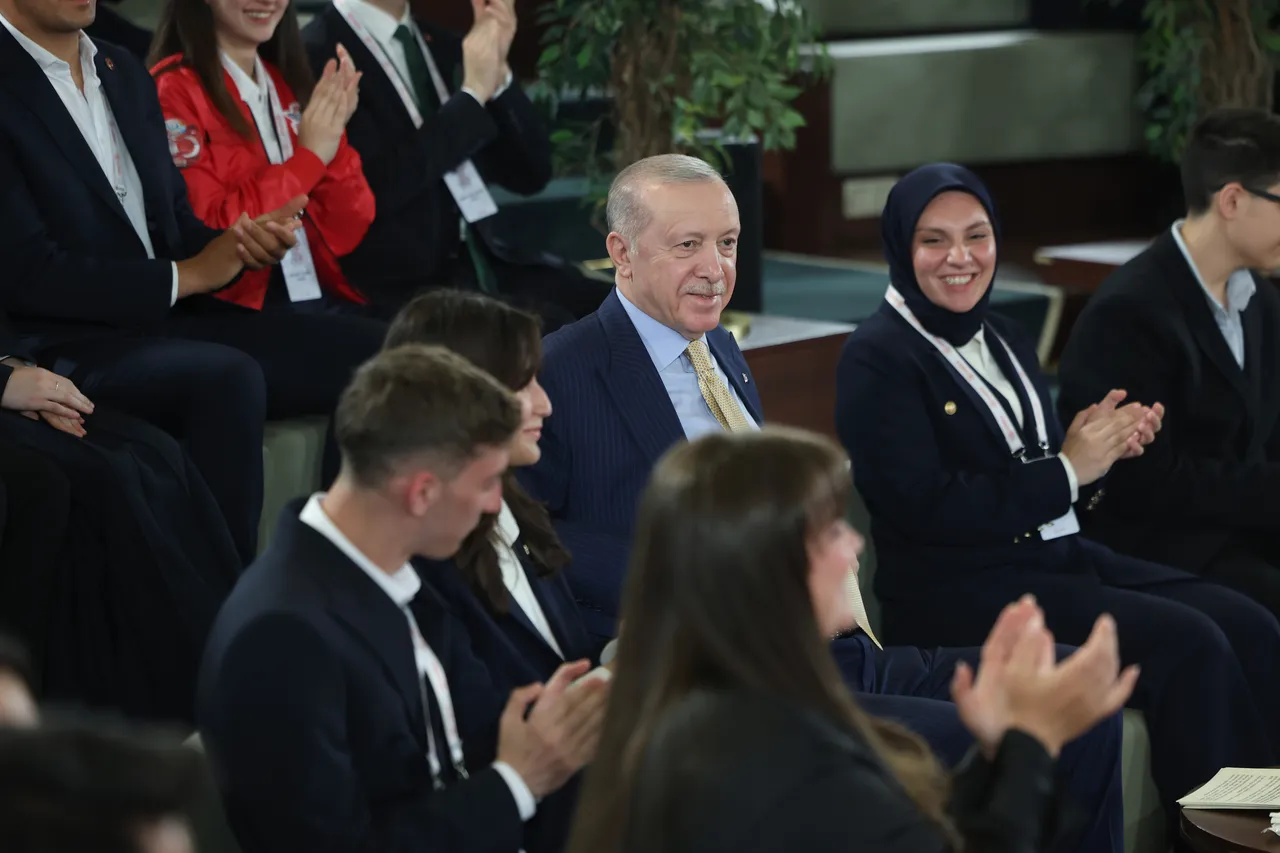 Cumhurbaşkanı Erdoğan gençlerle buluştu! Dünya Kupası ve basketbol sözleri dikkat çekti