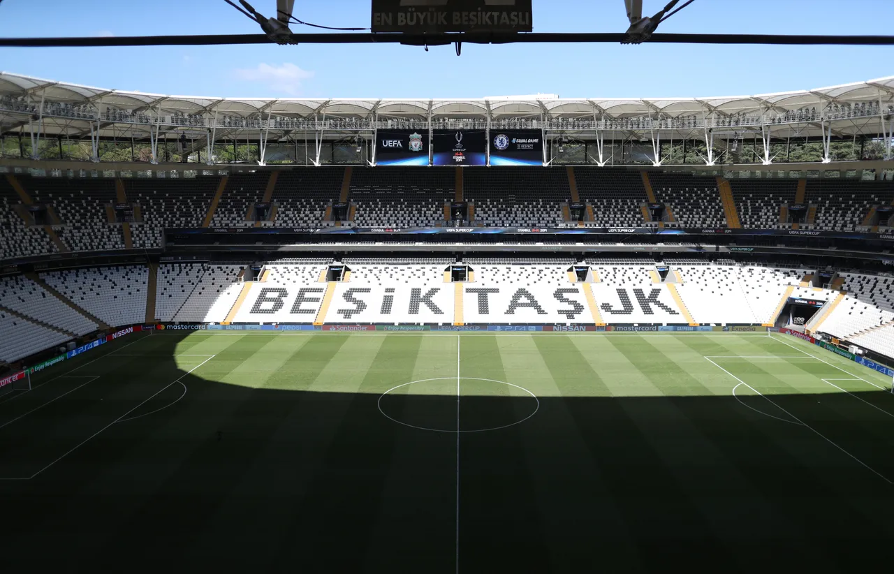 UEFA Avrupa Ligi finalinde Alman temsilcisi Freiburg ile İngiliz ekibi Aston Villa karşı karşıya gelecek. Beşiktaş Park'ın ev sahipliğinde oynanacak final, çarşamba günü saat 22.00’de başlayacak. Bu mücadeleyle birlikte İstanbul, Avrupa kupalarında 5. kez bir finale ev sahipliği yapacak.