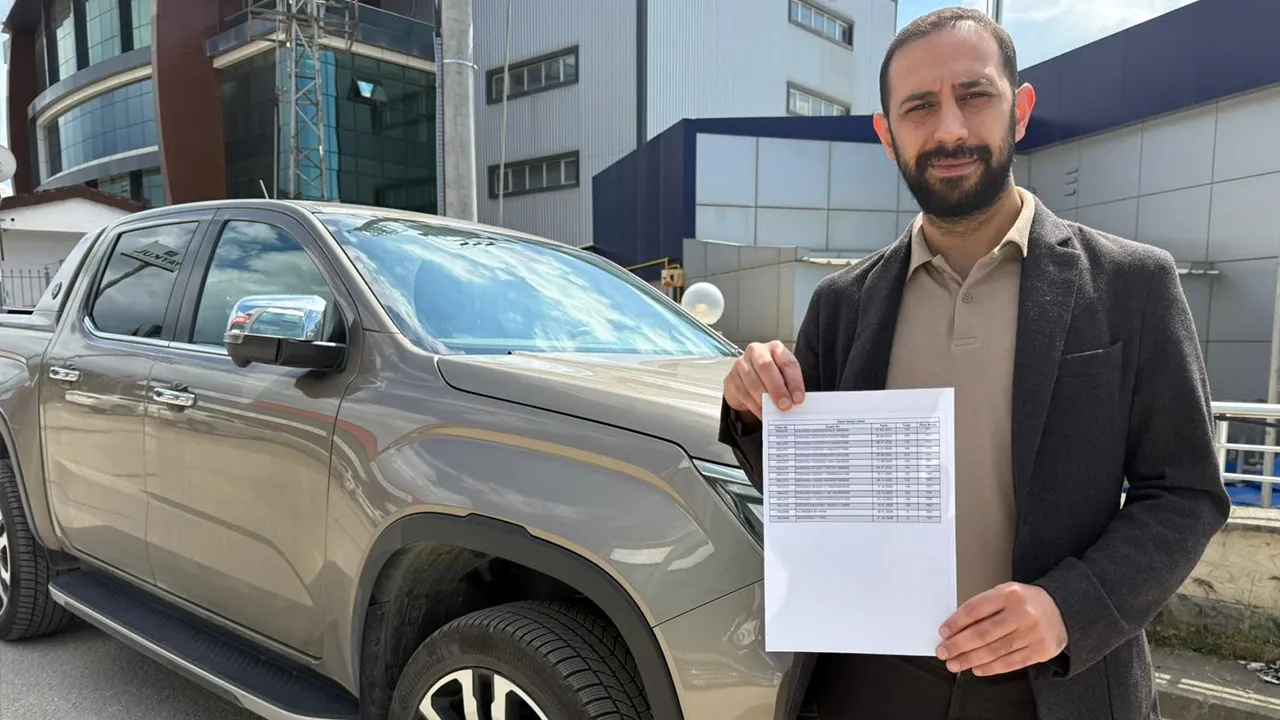 Kapısının önündeki araca, hiç gitmediği yerden ceza geldi! İcrayı görünce şoke oldu