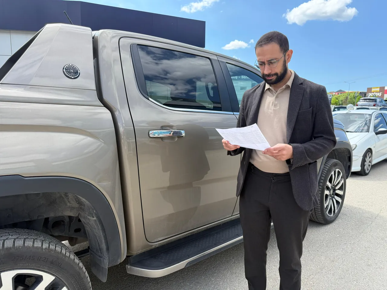 Kapısının önündeki araca, hiç gitmediği yerden ceza geldi! İcrayı görünce şoke oldu