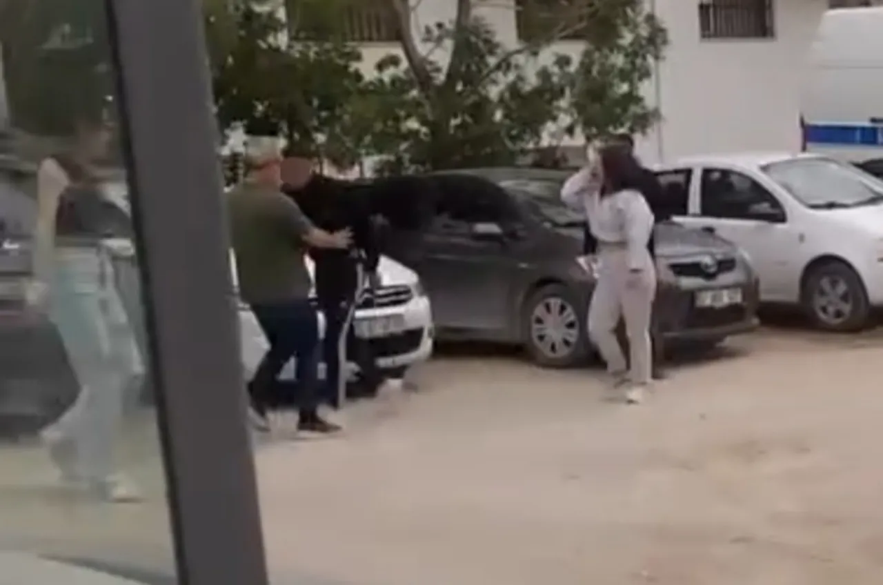 Kavgayı ayırmak istediler, canlarından oluyorlardı! Yaşlı adamın üzerine böyle yürüdü