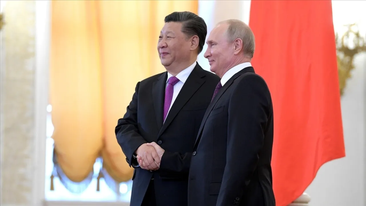 Rus lider Putin Çin'de! Trump'ın ardından Pekin'e çıkarma