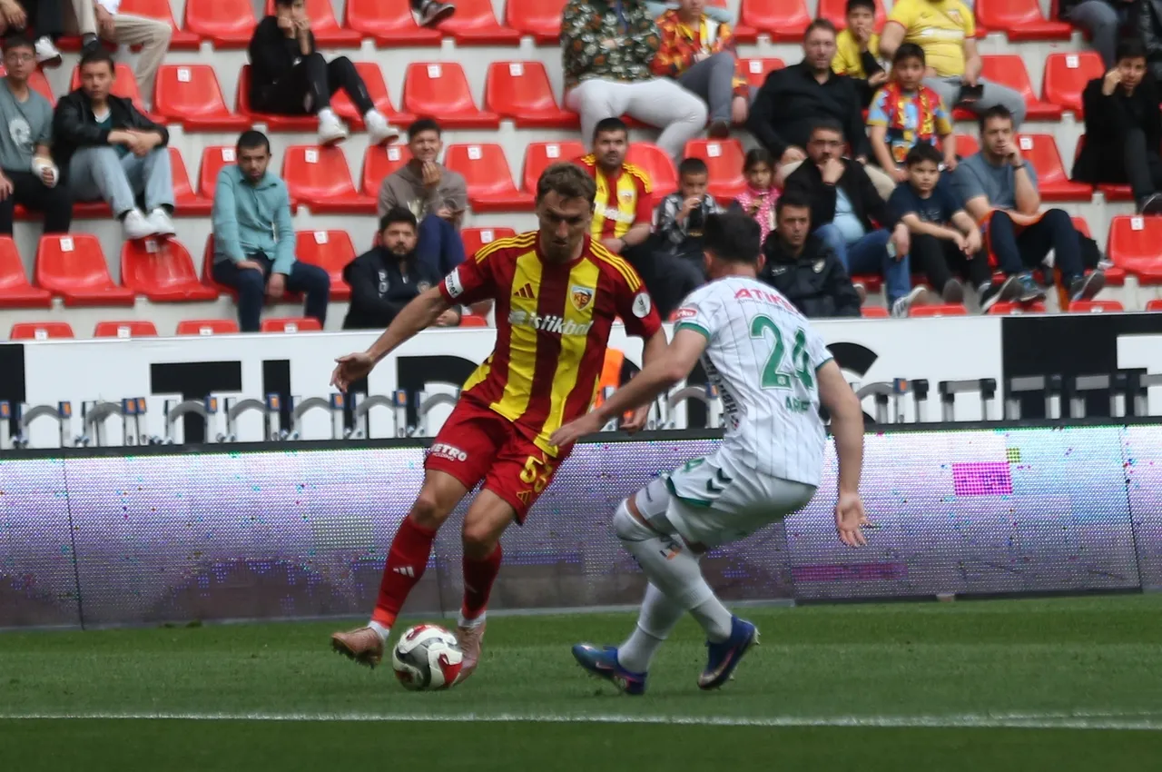 Kayserispor, Süper Lig'in 34'üncü haftasında Konyaspor'u sahasında 2-1 mağlup etti.