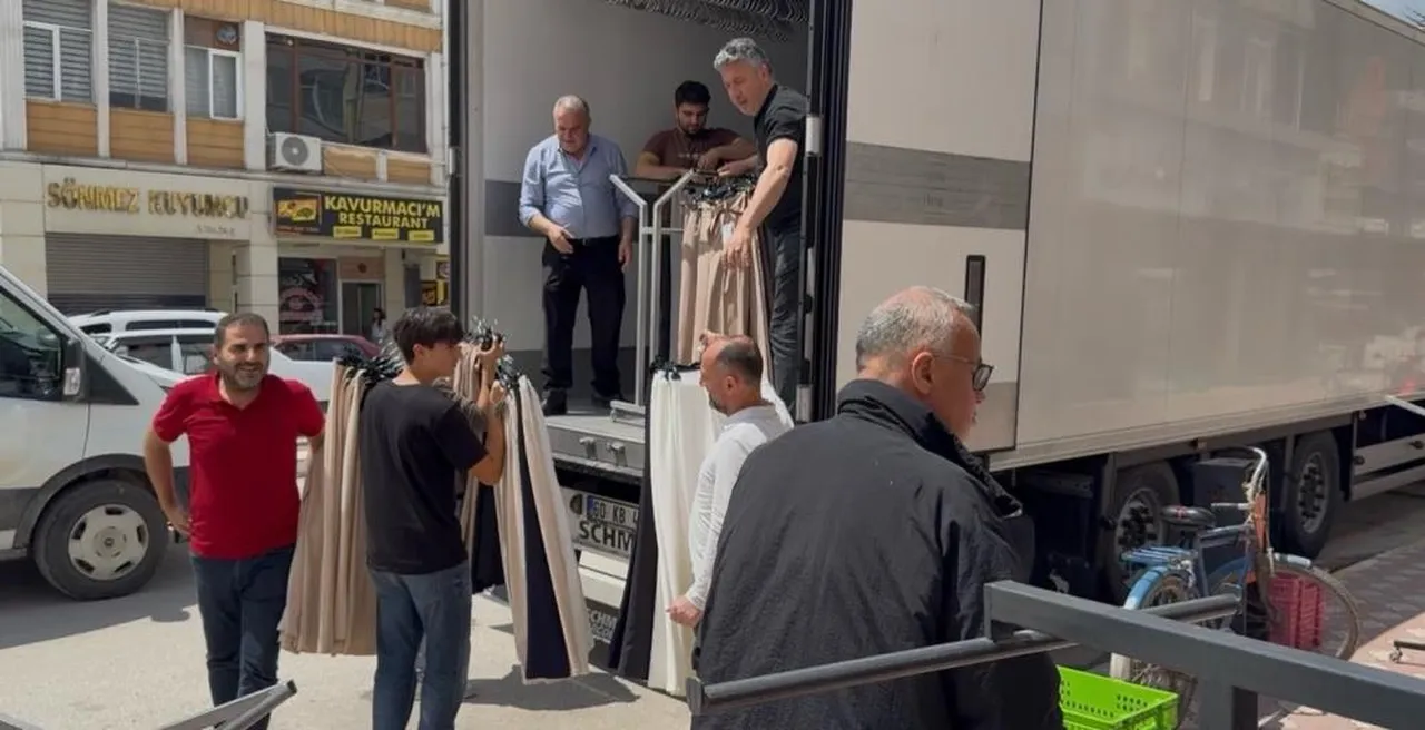 Taşkın riskine karşı ilçe teyakkuza geçti, esnaf kepenk kapattı