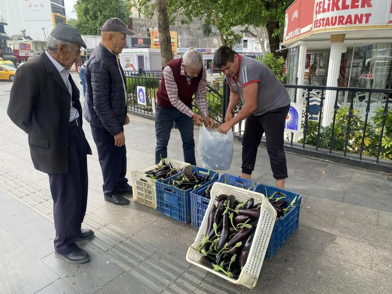 Binbir hayalle üretti! Maliyeti kurtarmayınca bedava dağıttı