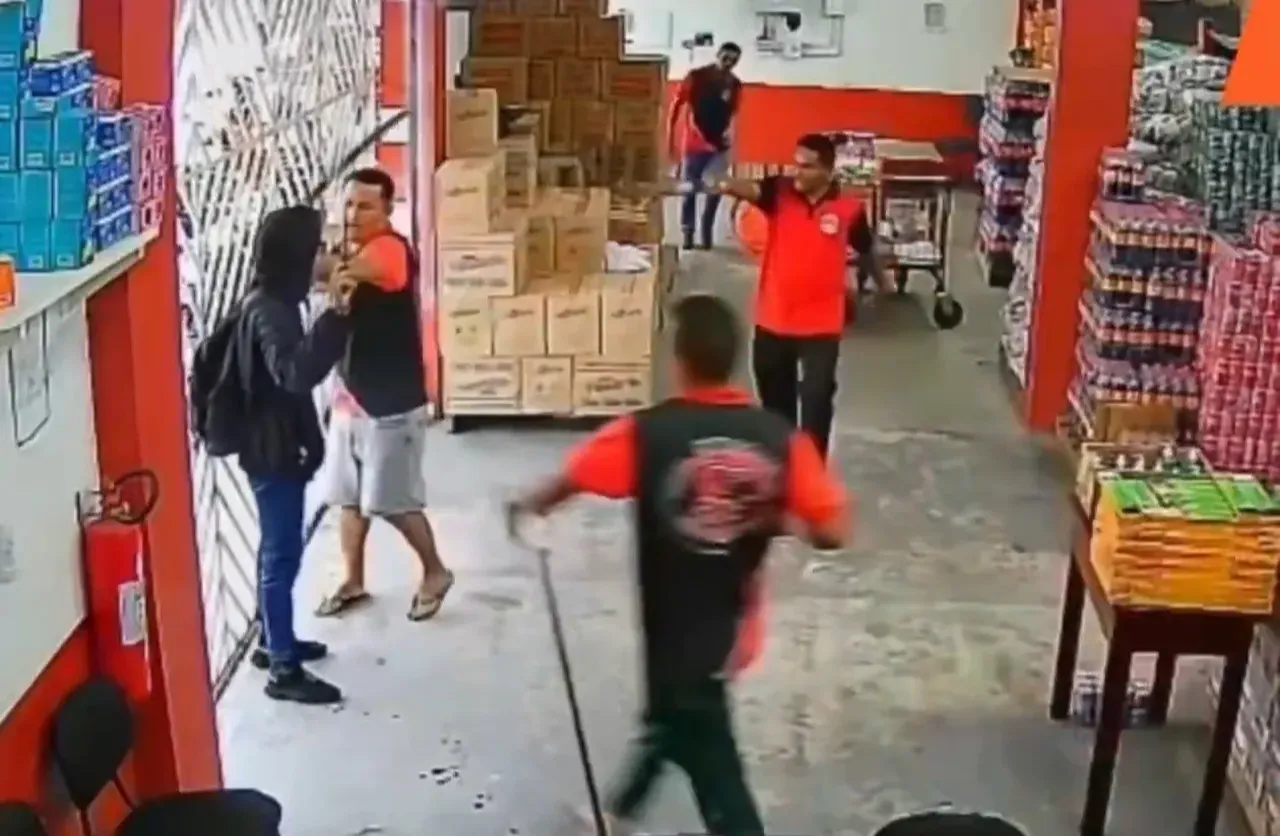 Filmleri aratmayan soygun girişimi! Palalı çalışan devreye girince neye uğradığını şaşırdı