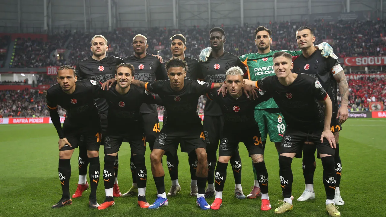 Galatasaray'da çifte şok: Hem sakatlık hem kırmızı kart