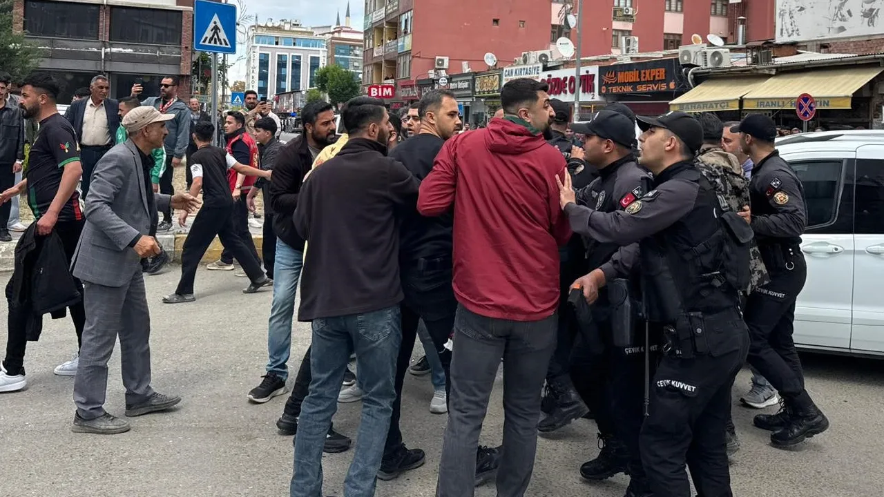 Iğdır’da kritik maç öncesi tansiyon yükseldi: Amedspor taraftarına müdahale!