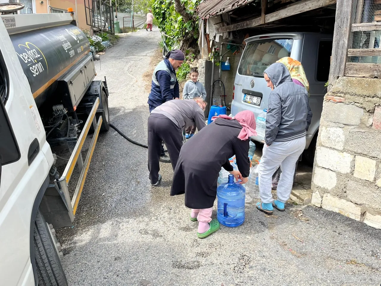 İstanbul'un göbeğinde su krizi! Günlerdir akmıyor, mahalleli isyanda