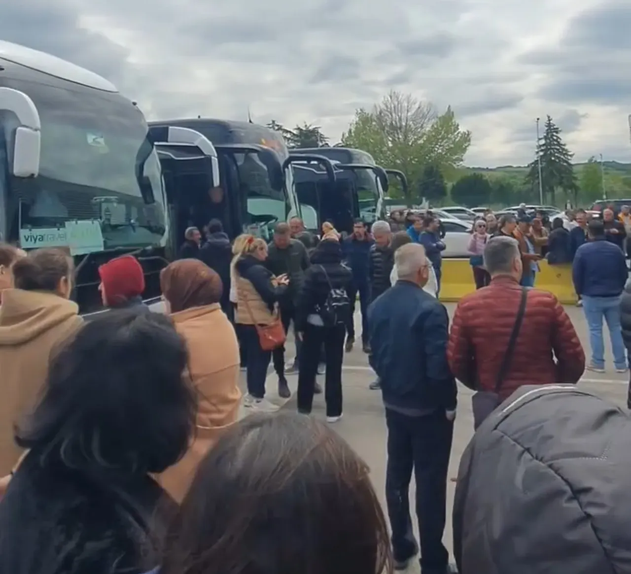 Sınırda kilometrelerce kuyruk! Yeni sistem kriz çıkarttı, 10 saatten fazla bekleyenler var