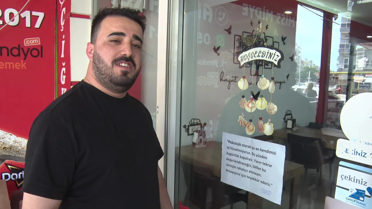 Antalyalı esnaf işler ters gidince cama yazı astı! Gören dönüp fotoğrafını çekiyor