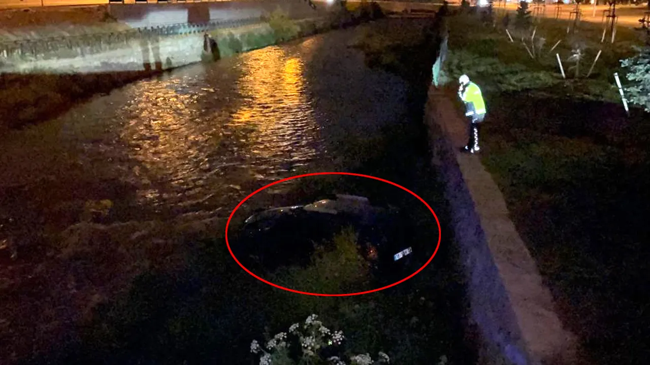 Araç dereye uçtu! Kaza sonrası sürücü ortadan kayboldu
