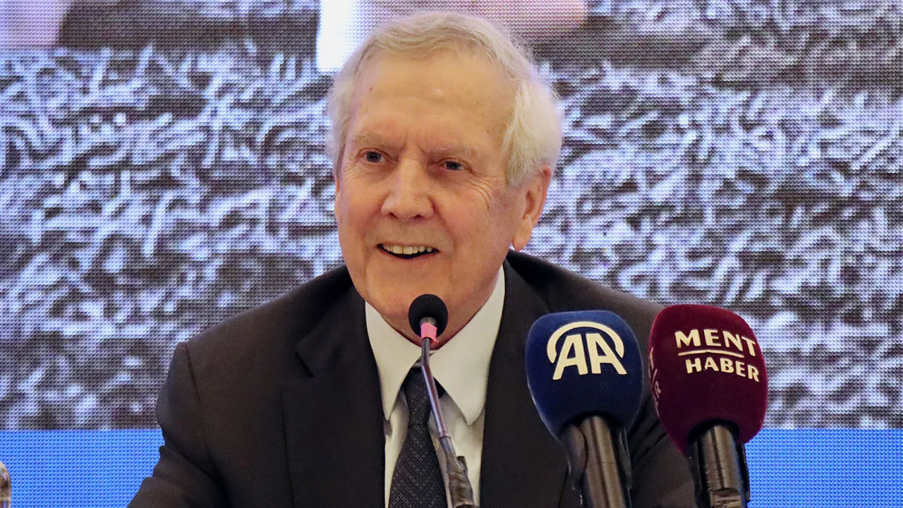 Aziz Yıldırım'dan transfer sözleri: 'Önceliğimiz, 2 santrfor almak'