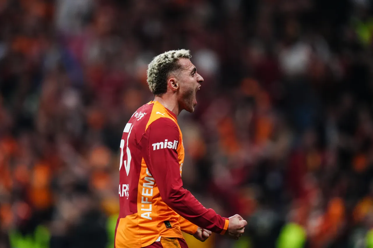 Milli futbolcu, Temmuz 2021'de Galatasara'a transfer olmuştu.