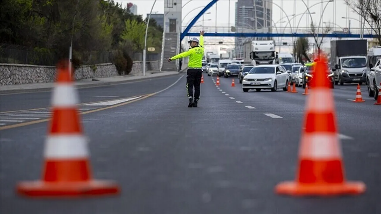 İstanbulda trafiğe kapalı yollar açıldı mı, saat kaçta açılacak?