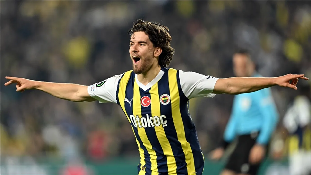 Ferdi Kadıoğlu, 2018-2024 yılları arasında Fenerbahçe forması giymişti.