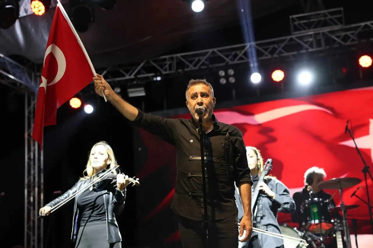 Sahneden hastaneye... Haluk Levent yoğun bakıma alındı!