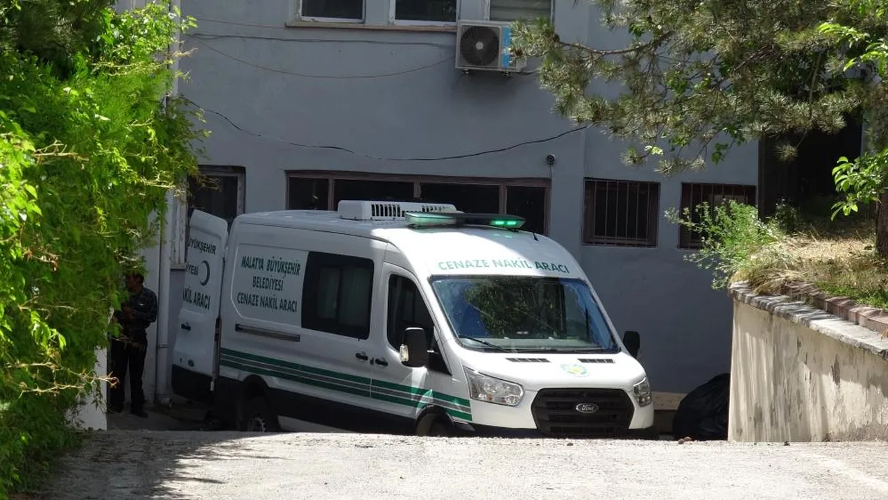 Site parkında korkunç olay! 18 yaşındaki kızın cansız bedeni bulundu