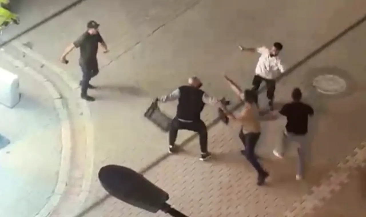 Yabancı uyruklu şahıslar birbirine girdi! Esenyurt'taki meydan kavgası kameraya yansıdı