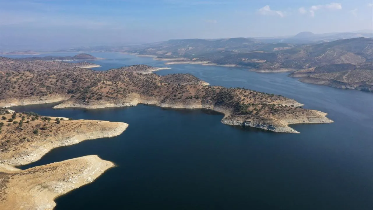 Yağmurlar barajı taşma noktasına getirdi! Uzun yıllar sonra ilk kez suyu göle aktarılacak