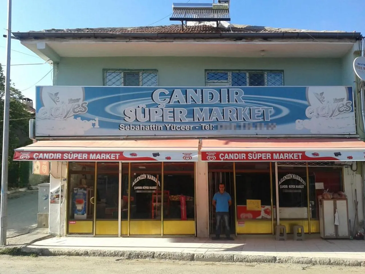 Baba ve oğul 40 yıl çaba verdi, mahalle bakkalını Seç Markete çevirdi