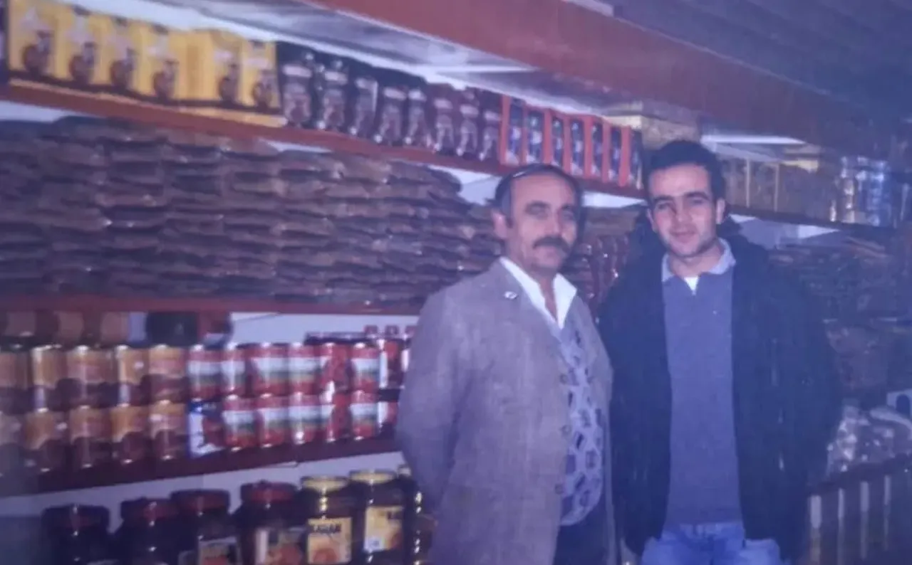Baba ve oğul 40 yıl çaba verdi, mahalle bakkalını Seç Markete çevirdi