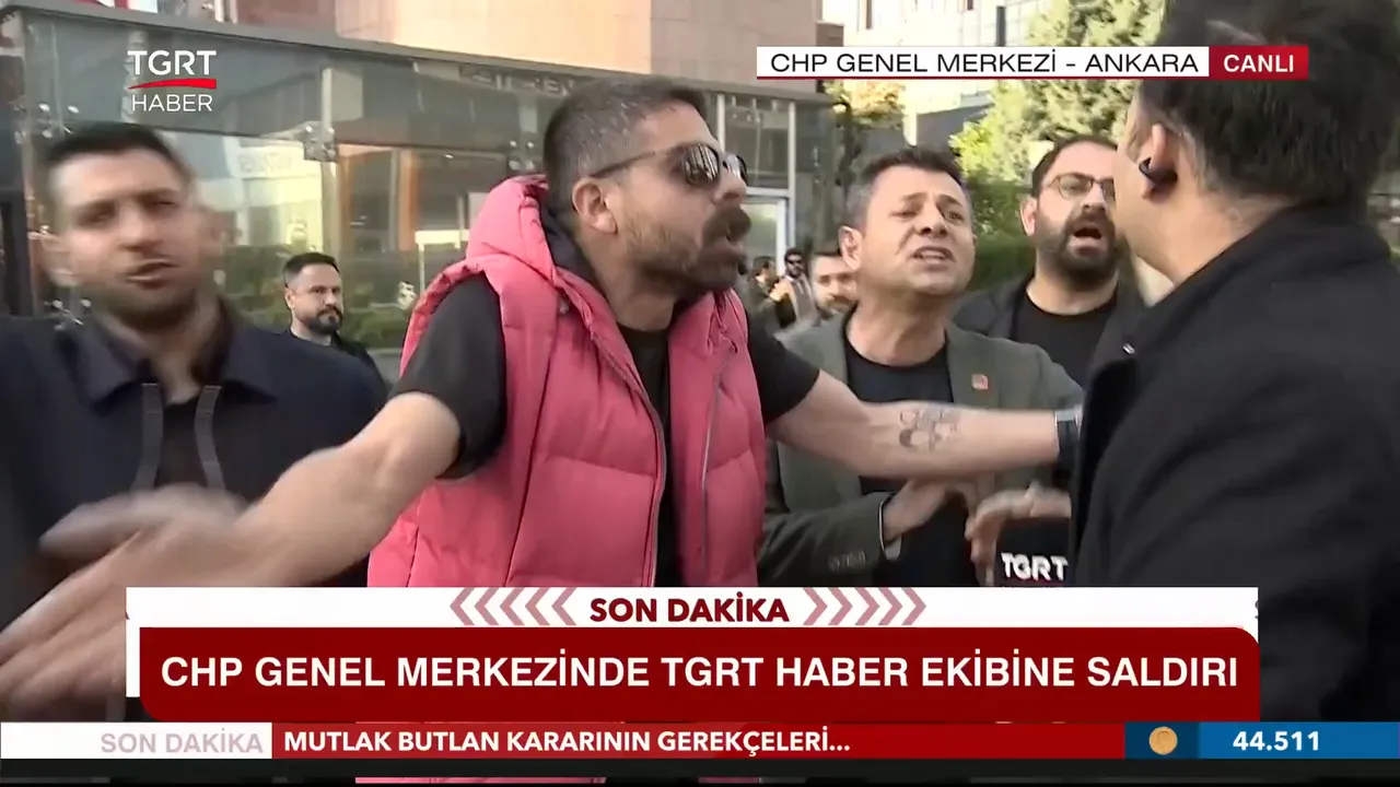CHP önünde TGRT Haber ekibine çirkin saldırı:  Arkamdan vurdular, hedef seçildik