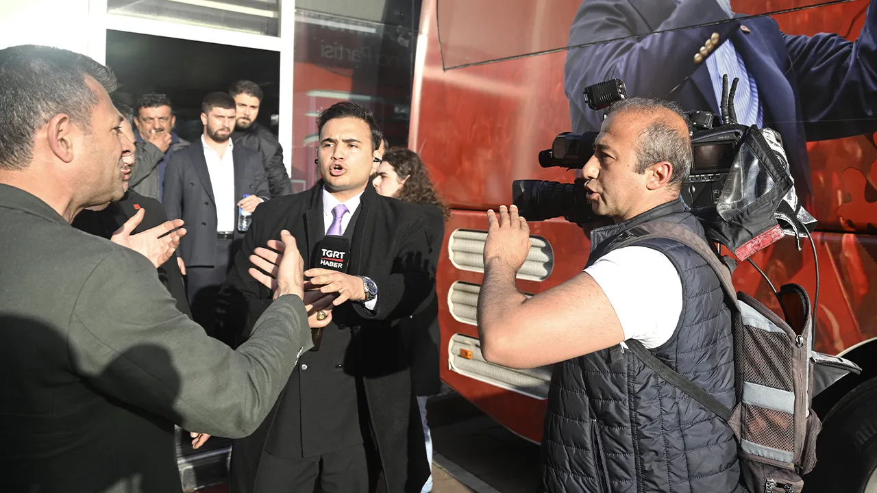 CHP önünde TGRT Haber ekibine çirkin saldırı: "Arkamdan vurdular, hedef seçildik"