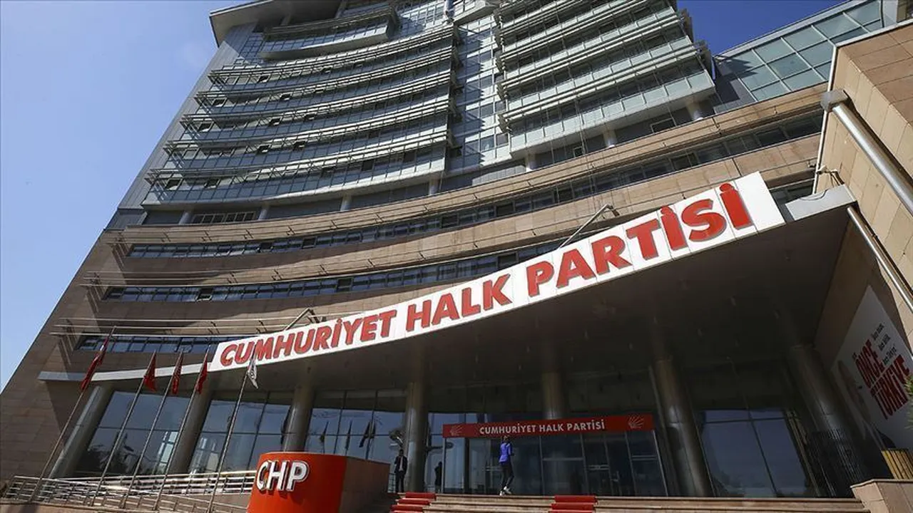 CHP'den 'mutlak butlan' sonrası karar! Olağanüstü MYK, Özgür Özel başkanlığında toplandı