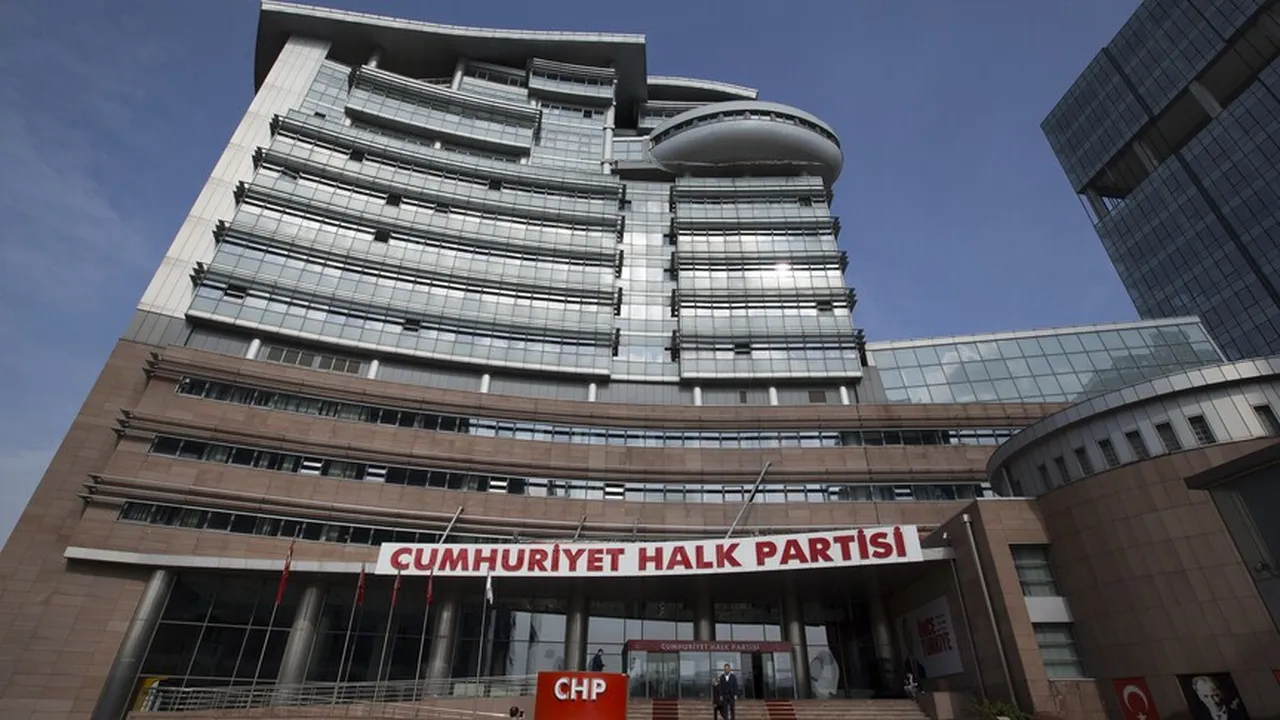 CHP'nin 81 il başkanı ortak bildiri yayımladı: Özgür Özel'e sonuna kadar sahip çıkacağız