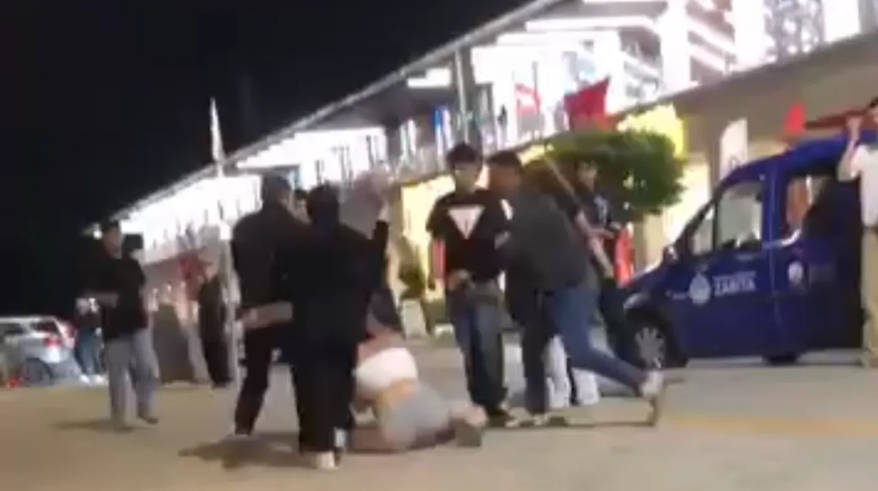 Eğlence yerini arbedeye bıraktı! Osmangazi'deki konserde gençlerin kavgası kamerada