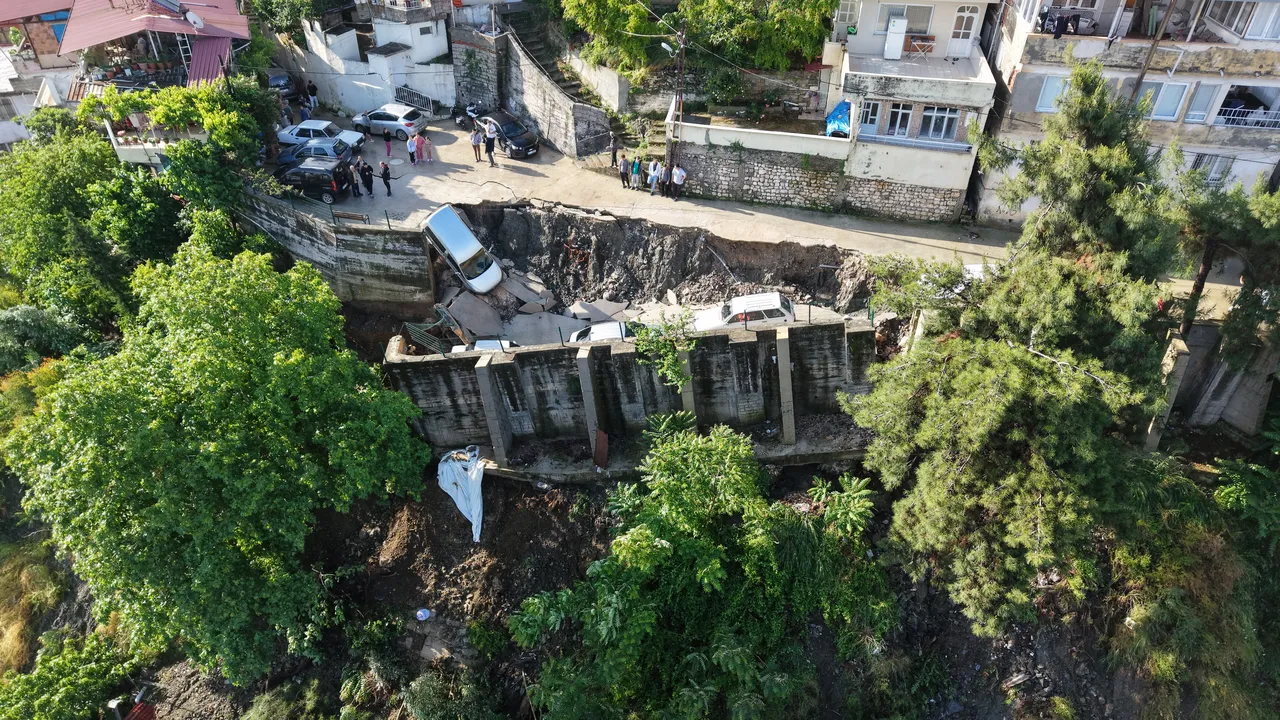 Hatayda okullar tatil mi, Hatay Valiliği açıklama yaptı mı? Sağanak ve sel nedeniyle istinat duvarı çöktü