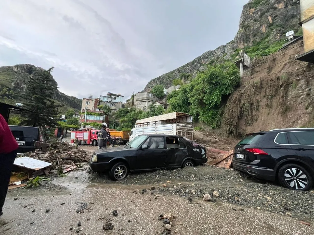Hatay'da sağanak nedeniyle ev çöktü! Acı haber geldi