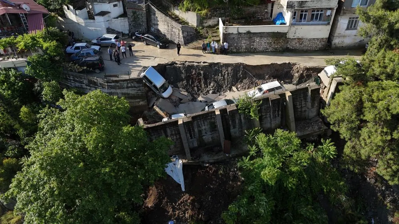 Hatay'da sağanak nedeniyle ev çöktü! Acı haber geldi