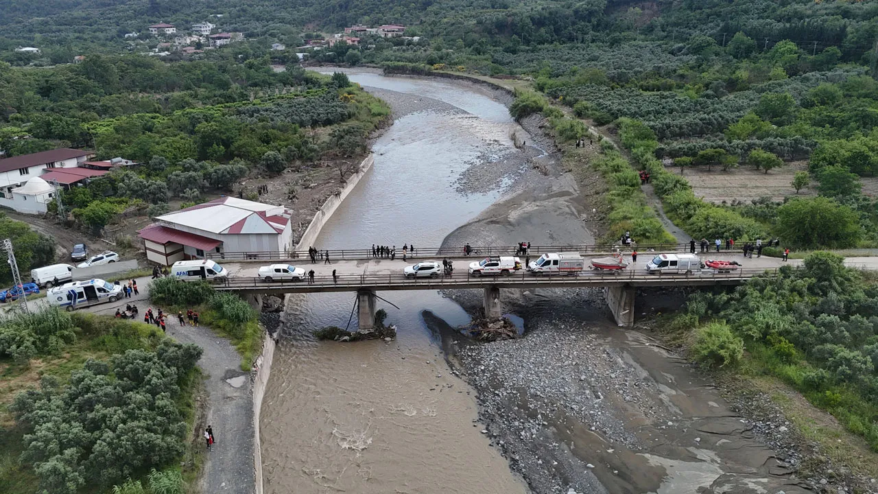 Hatay'ı sel vurdu! Vali açıkladı: 3 ölü, 2 de kayıp var