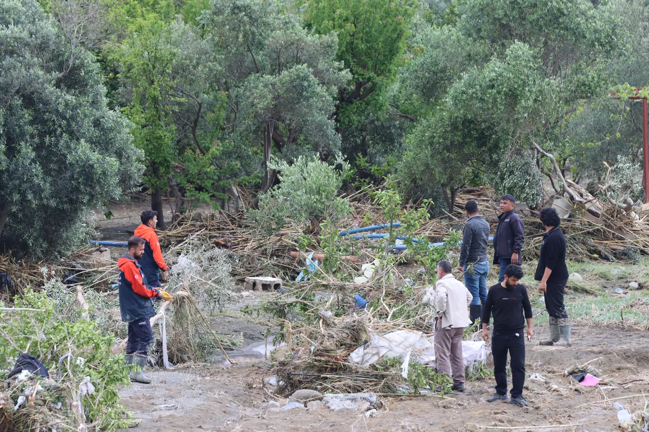 Hatay'ı sel vurdu! Vali açıkladı: 3 ölü, 2 de kayıp var