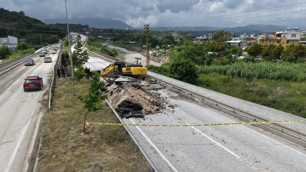 Hatay'ı sel vurdu! Vali açıkladı: 3 ölü, 2 de kayıp var