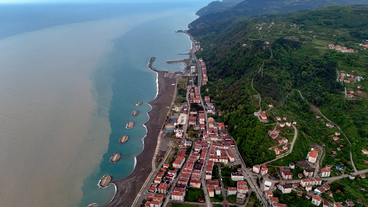 Kastamonu'da denizin rengi kahverengiye büründü