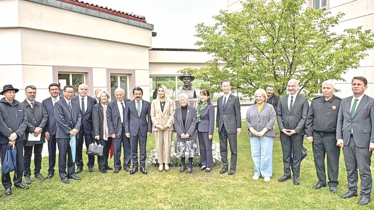 Sachihiro Omura'nın büstü dikildi