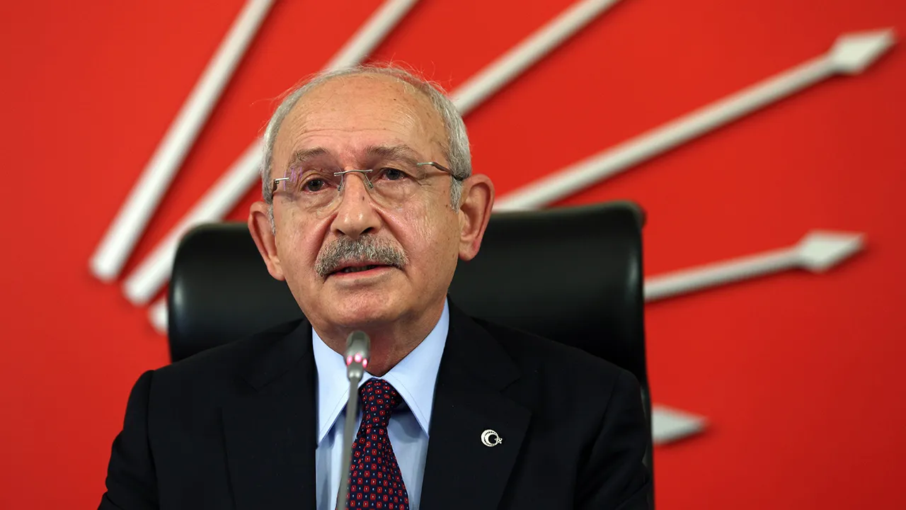 Kılıçdaroğlu 'mutlak butlan' kararını nasıl öğrendi? İki isim eğilip elini öptü