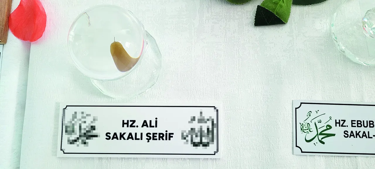 Kutsal emanetleri diyar diyar sergiliyor! Ali Osman Işık Hoca: Amacımız aşıkla maşuku buluşturmak