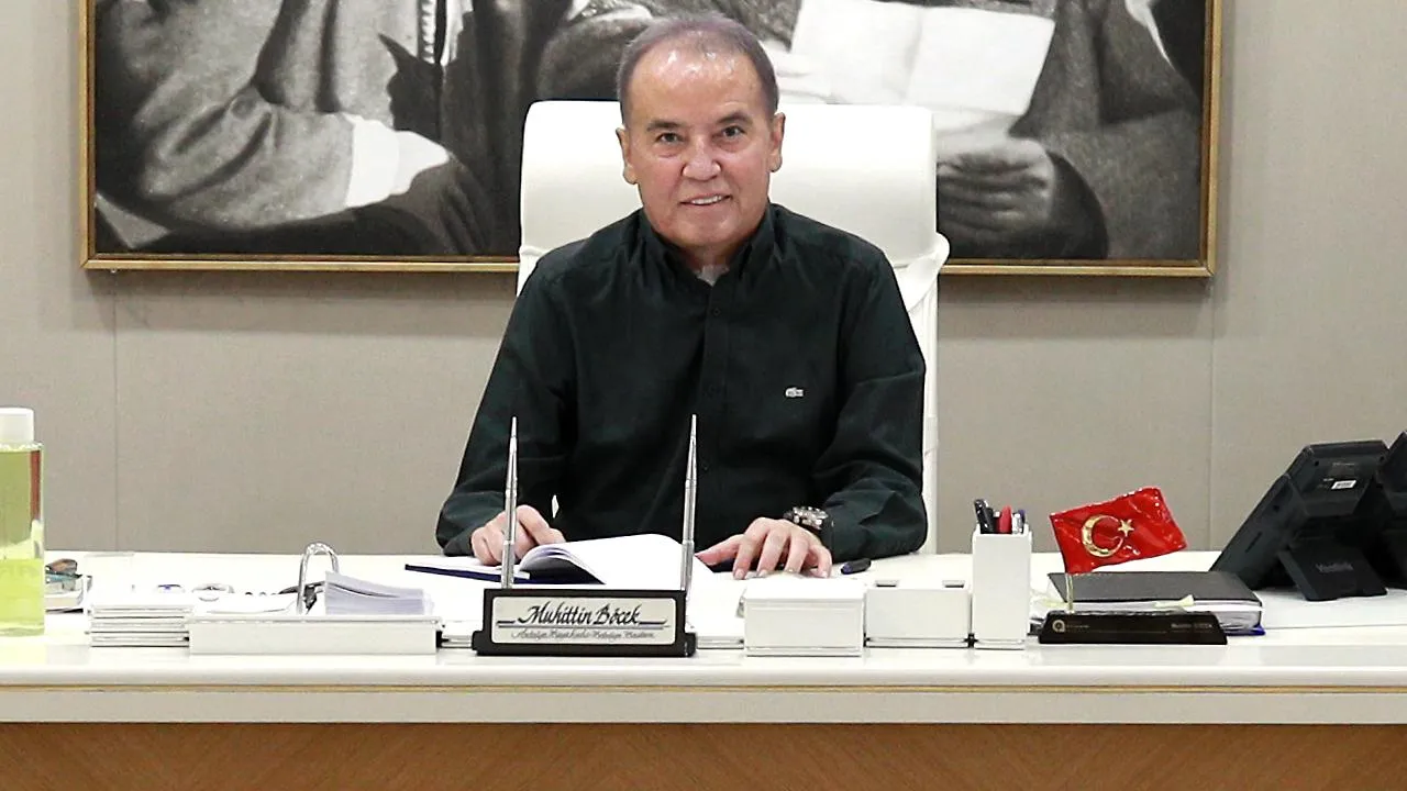 Muhittin Böcek, CHP'de kriz oldu: 'İstifa et' baskısı artıyor