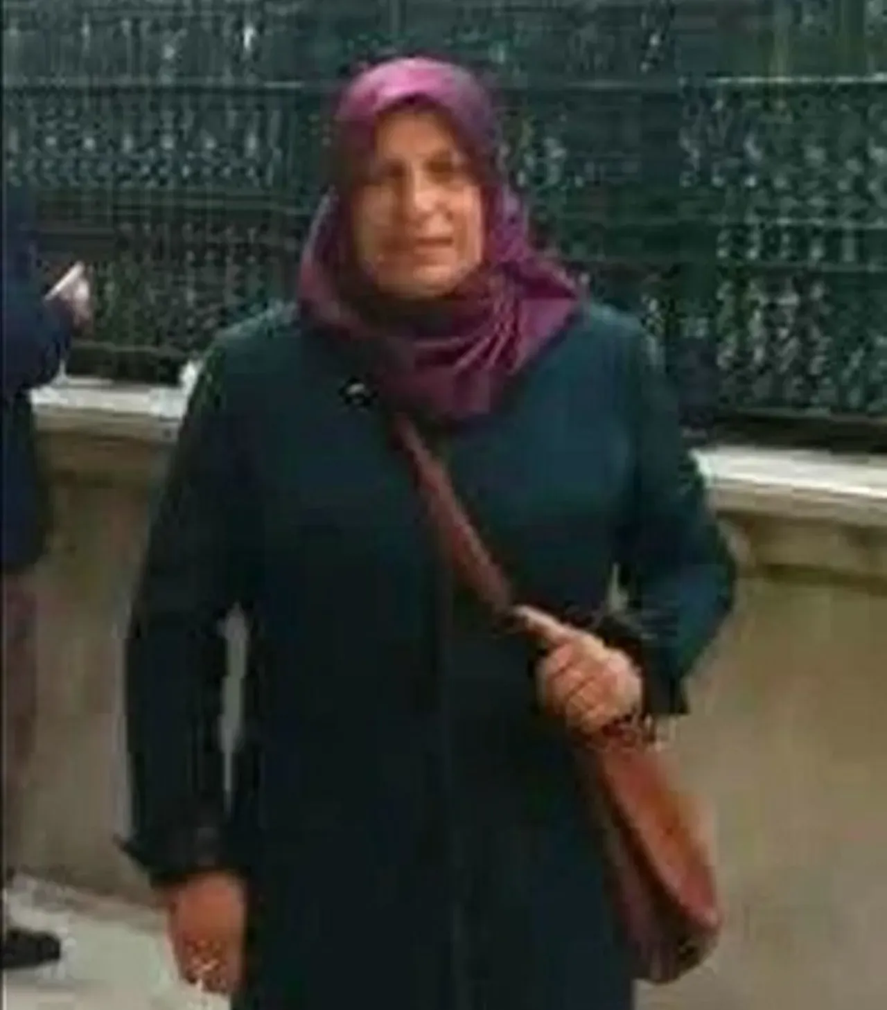 Ot biçerken dengesini kaybetti! Savrulan bıçak, eşinin boğazına saplandı