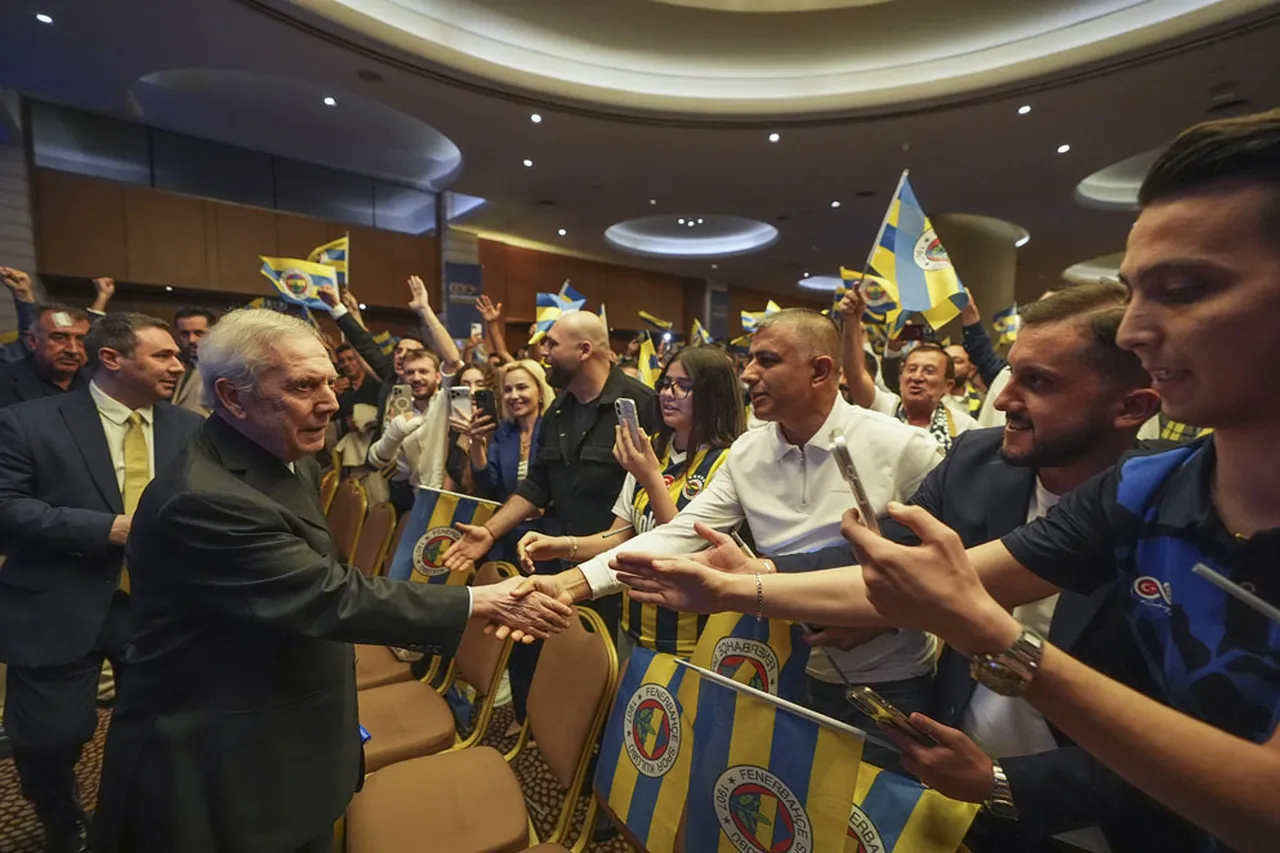 Aziz Yıldırım dernek ziyaretinde