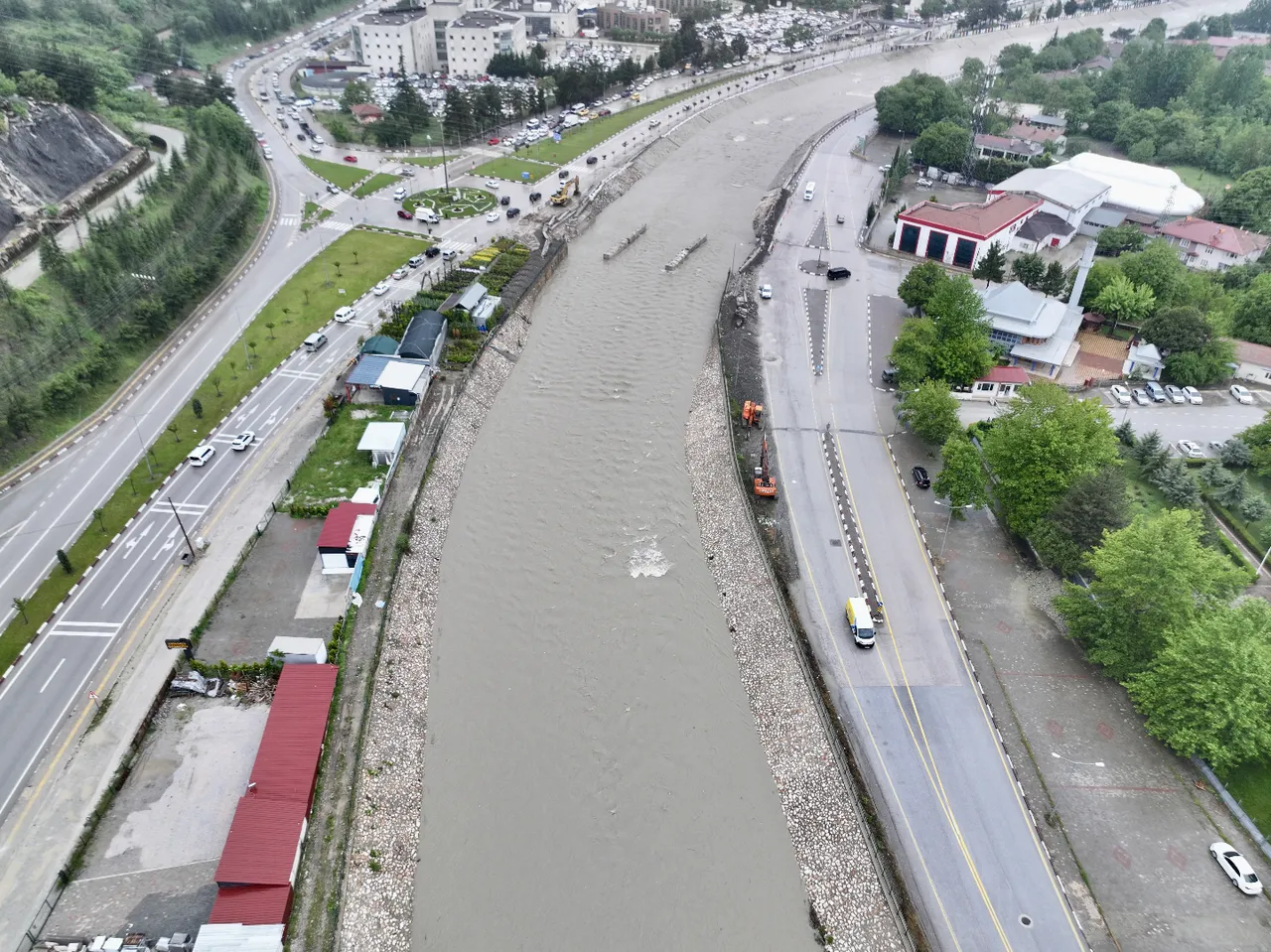 Tokat diken üstünde! 15 bin kişi tahliye edildi, Yeşilırmak Nehri'nde taşkın riski