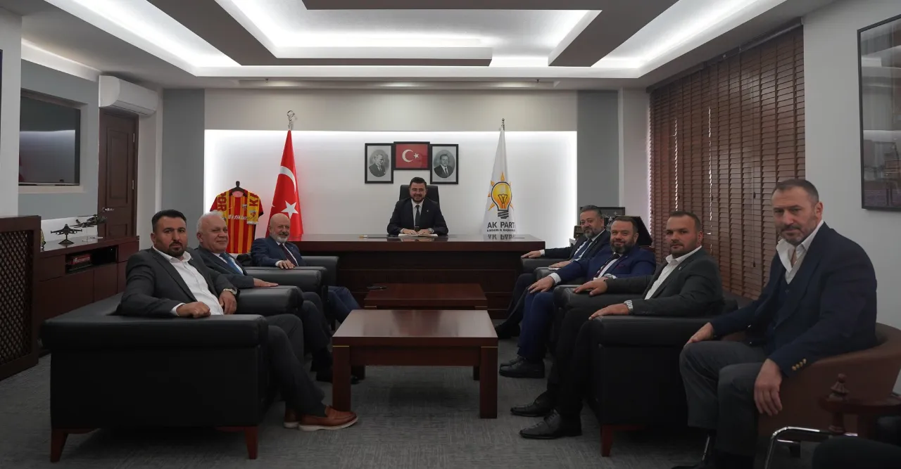 Yeniden Refah Partisi'nden istifa eden 4 belediye meclis üyesi, AK Parti'ye katıldı