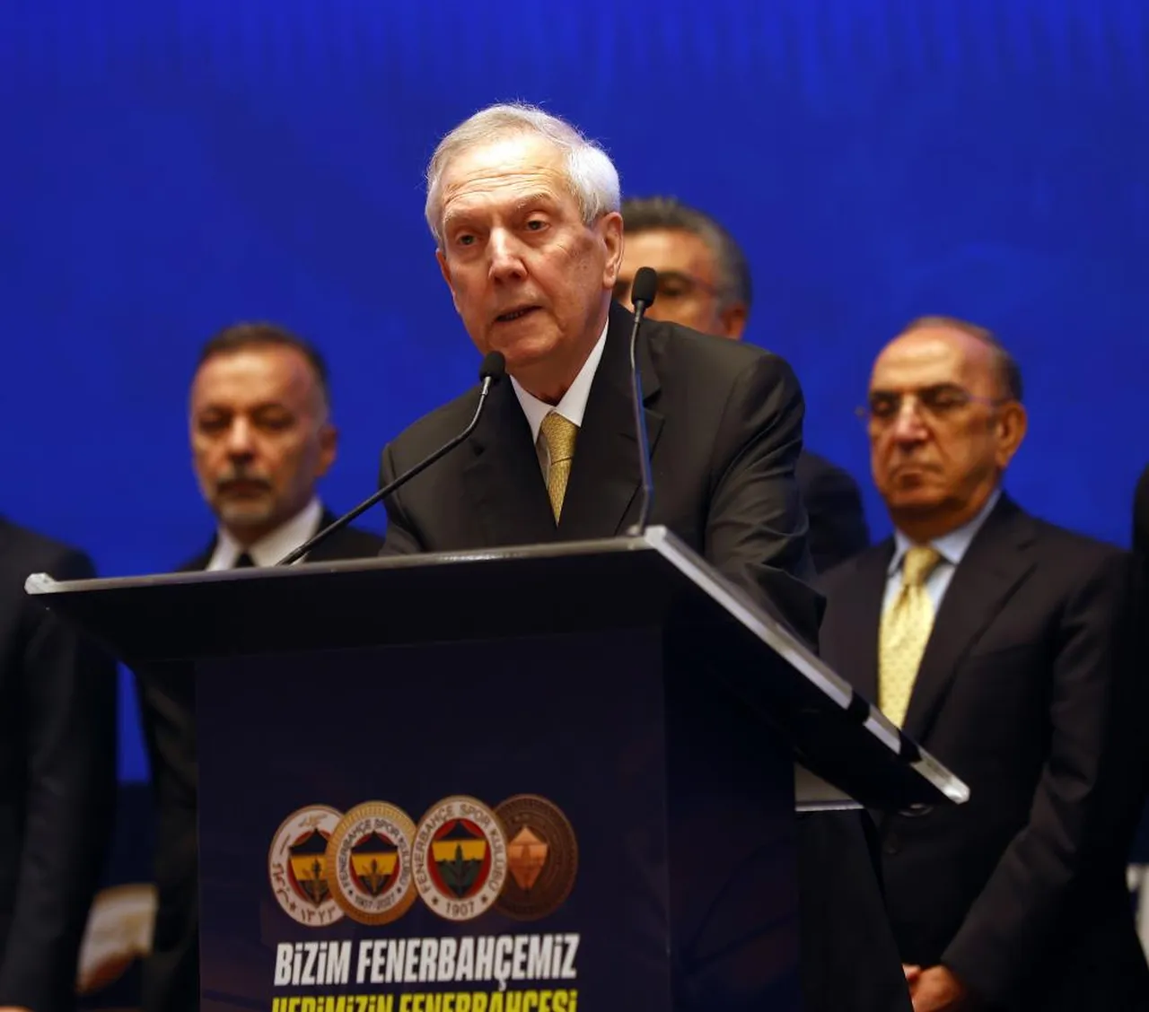 Aziz Yıldırım, Fenerbahçe'de 20 yıl başkanlık görevi yaptı.