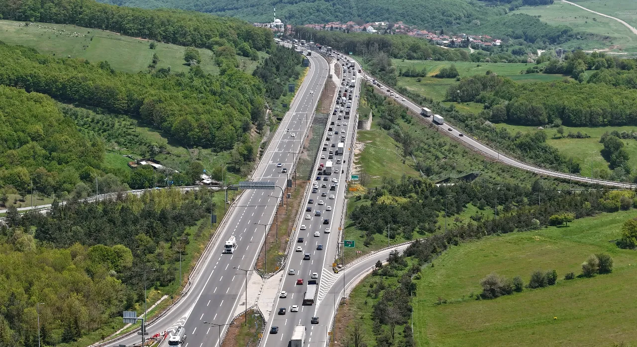 Bayram trafiği erken başladı! Yollarda uzun kuyruklar oluştu