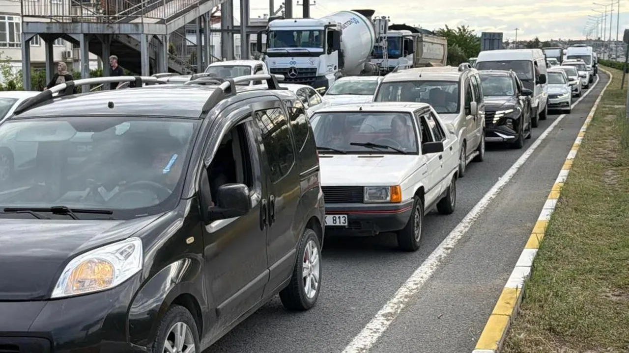 Kuyruk uzadıkça uzadı! Emniyet alarma geçti, mesaisi biten oraya akın etti